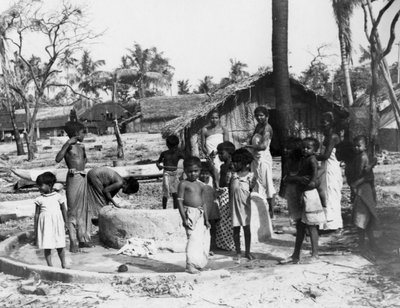 Scène de village, Trincomalee, Ceylan, 1945 - Unbekannt