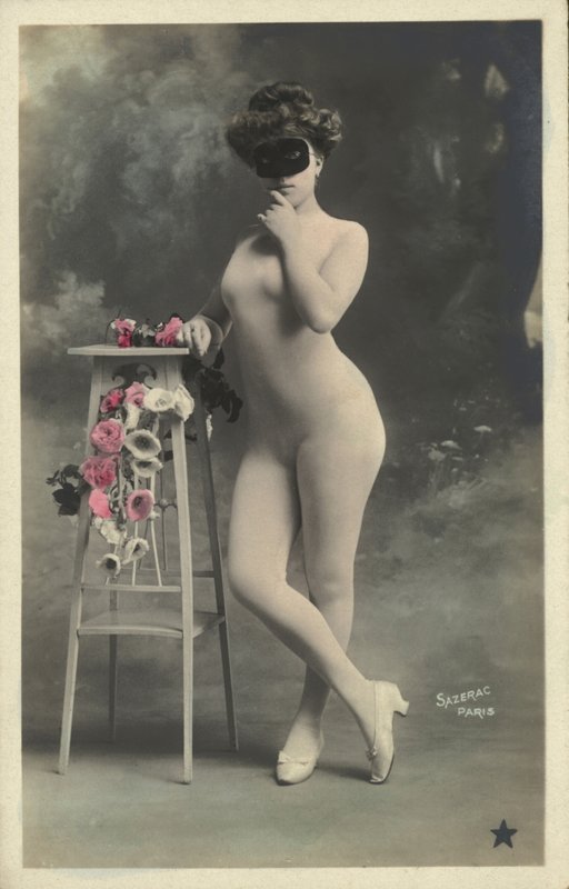 Fille avec un masque - French Photographer