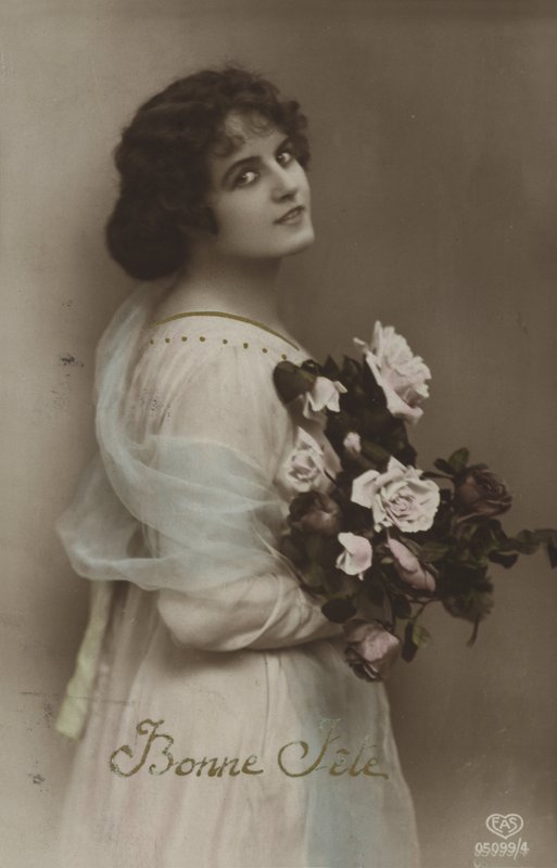Fille avec un bouquet - French Photographer