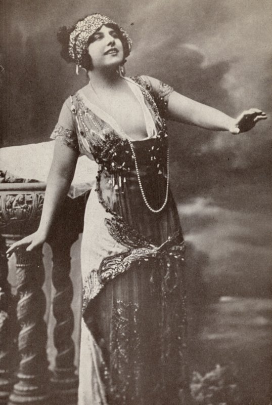 Geraldine Farrar, dans le rôle de "Tosca" (photo n/b) - American Photographer