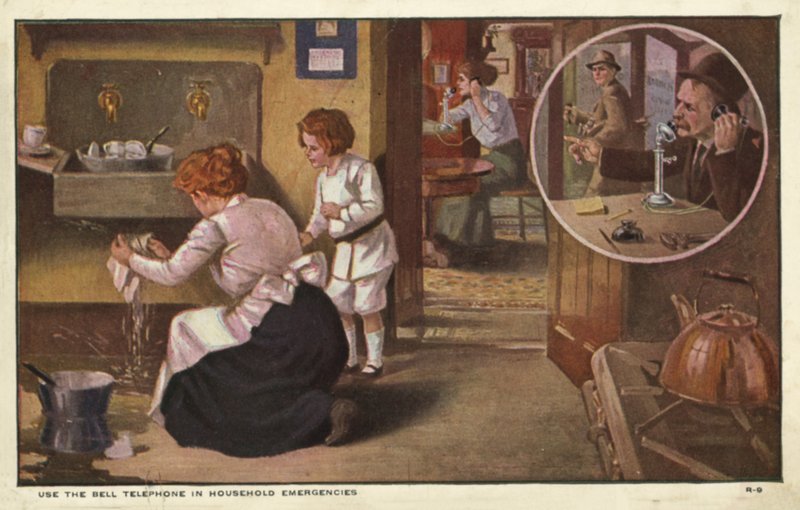 Femme téléphonant à un plombier - American School