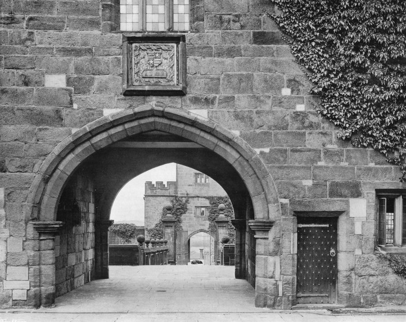 Depuis le quadrilatère ou la cour intérieure - Charles Latham
