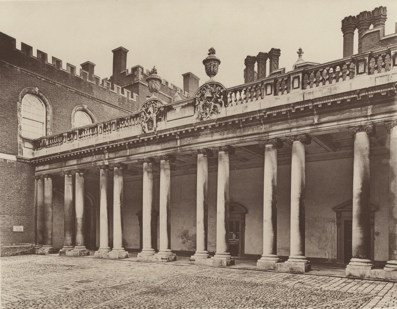 Palais de Hampton Court, colonnade vers l