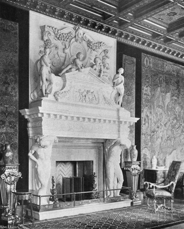Cheminée en marbre dans le Salon - Charles Latham