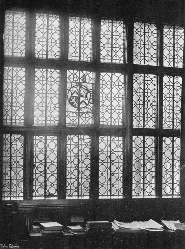 Fenêtre dans le Grand Hall - Charles Latham
