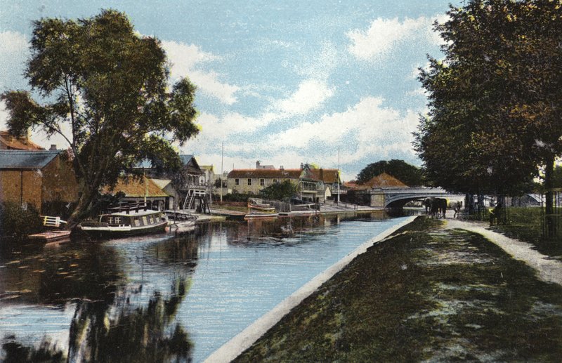 Maisons de Bateaux et Pont Victoria - English Photographer