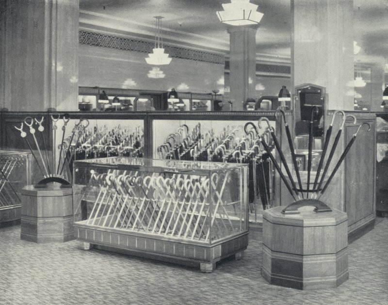 Harrods, comptoir de parapluies - English Photographer