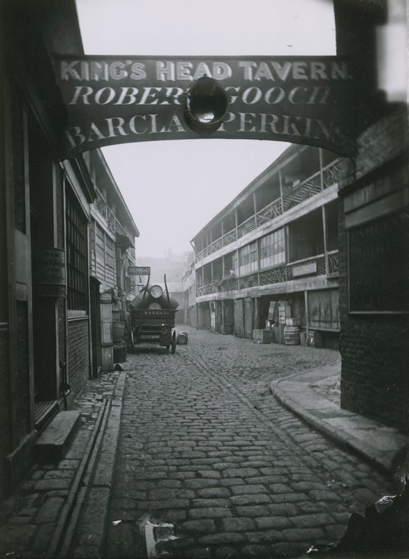 Kings Head, Southwark - English Photographer