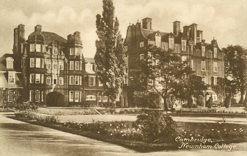Newnham College, Cambridge (photo n/b) - English Photographer