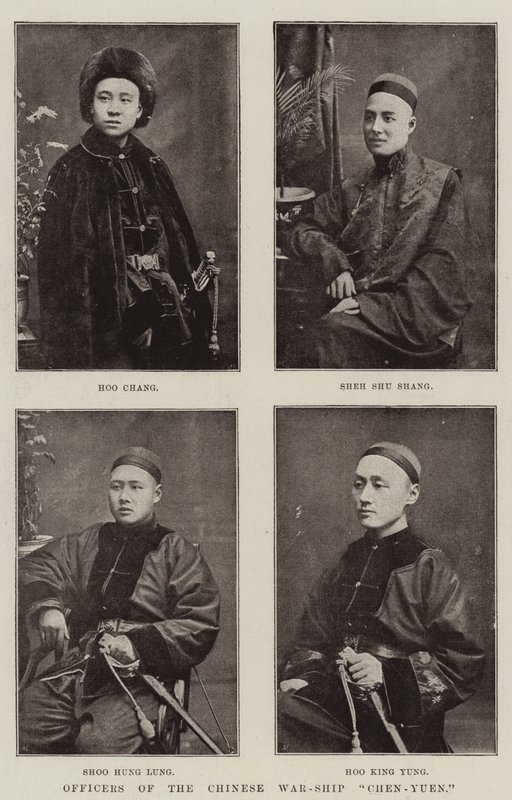 Officiers du navire de guerre chinois Chen-Yuen - English Photographer