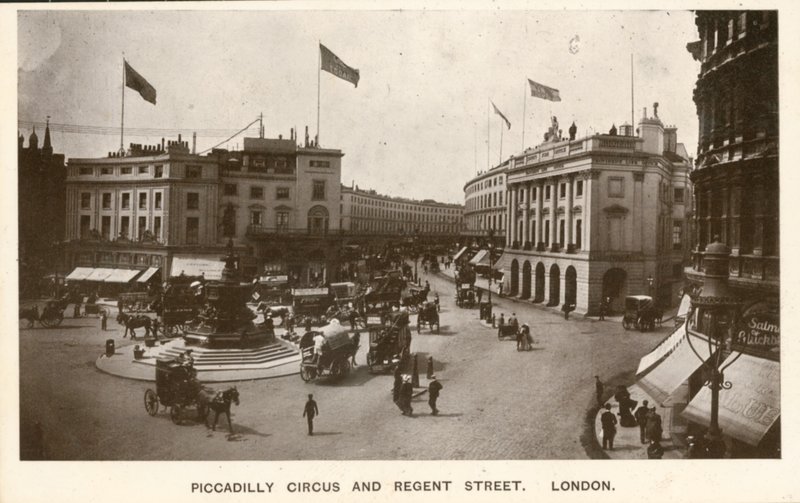 Piccadilly Circus et Regent Street, Londres - English Photographer