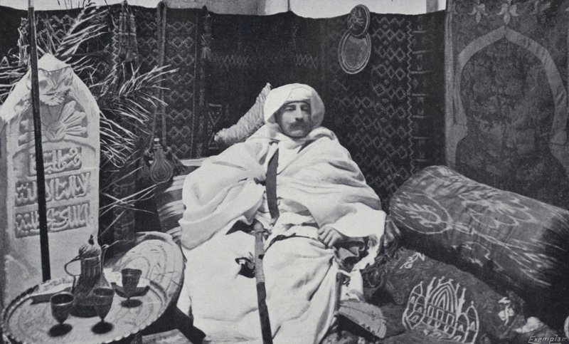 Pierre Loti dans son étude (photo n/b) - English Photographer