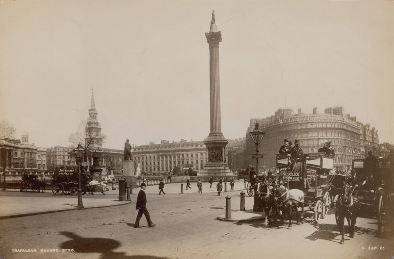 Carte postale avec une image de Trafalgar Square - English Photographer