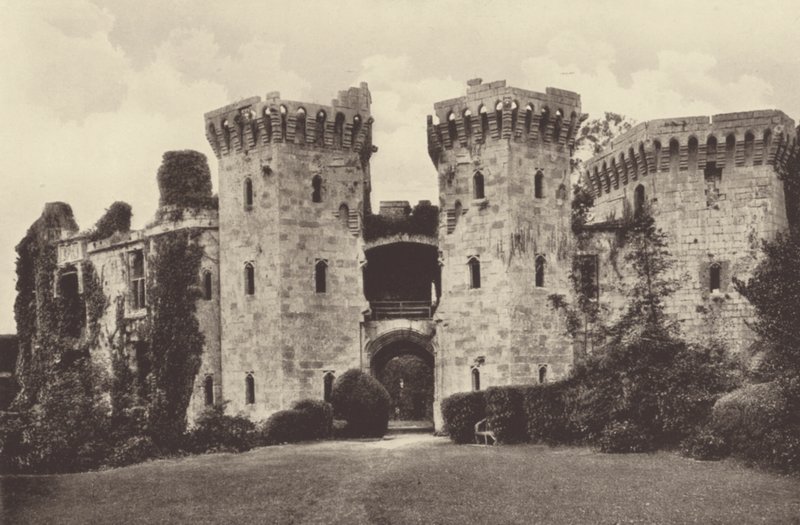 Château de Raglan, Porte principale (photo n/b) - English Photographer