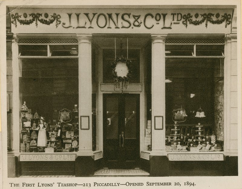 Le premier salon de thé Lyons - English Photographer