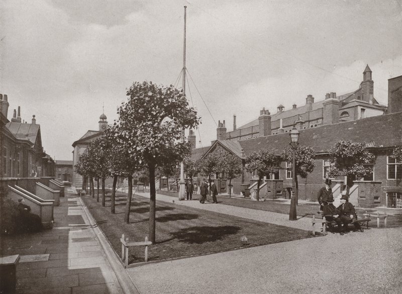 Hôpital de la Trinité, Mile End Road - English Photographer