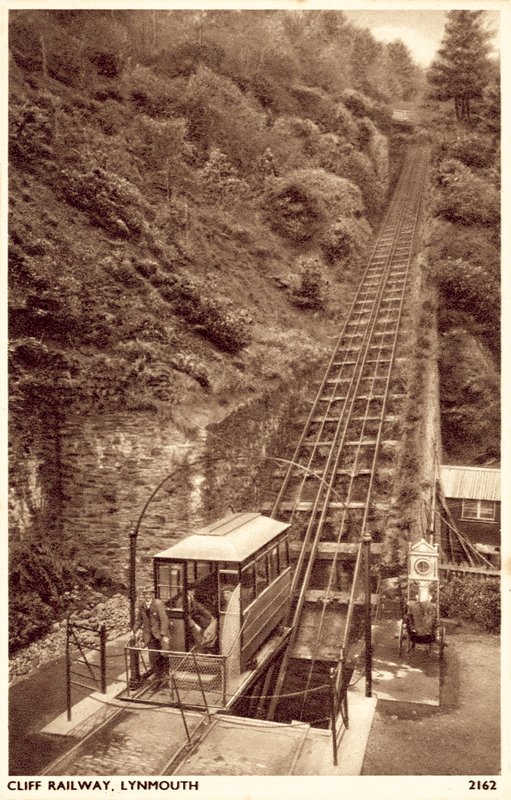 Chemin de fer à flanc de falaise, Lynmouth (photo n/b) - English School
