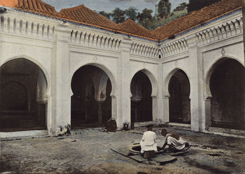 Cour intérieure de la mosquée Sidi-El-Haloni, à Tlemcen - European Photographer
