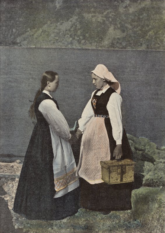 Jeune fille et postière dans le Sognefjord - European Photographer