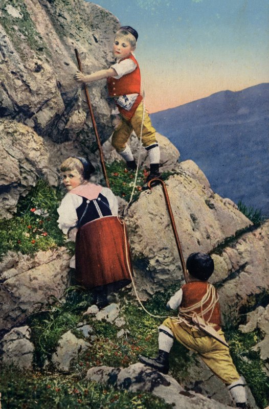 Enfants grimpant dans les Alpes - European Photographer