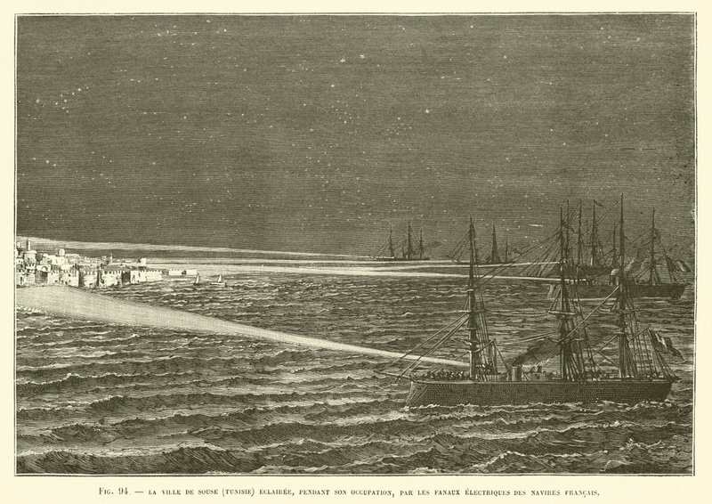 La ville de Sousse (Tunisie) éclairée, pendant son occupation, par les fanaux électriques des navires français - French School