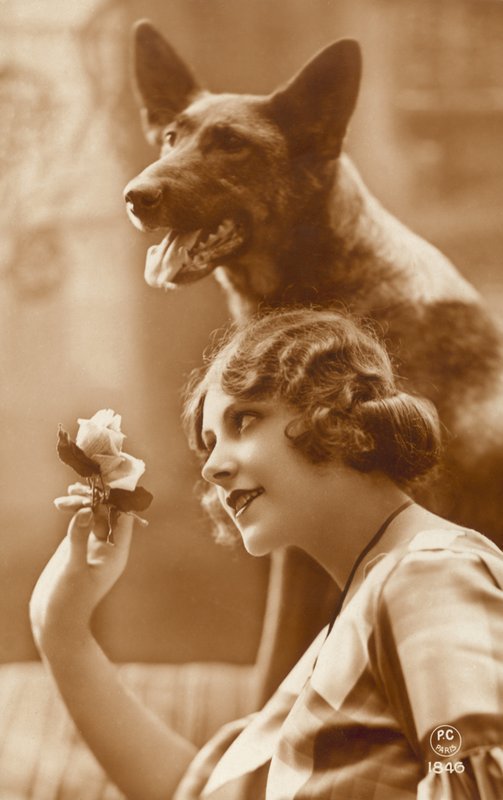 Femme avec son chien - French Photographer