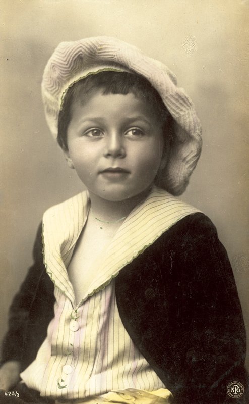Garçon mignon avec un chapeau mou - Italian Photographer