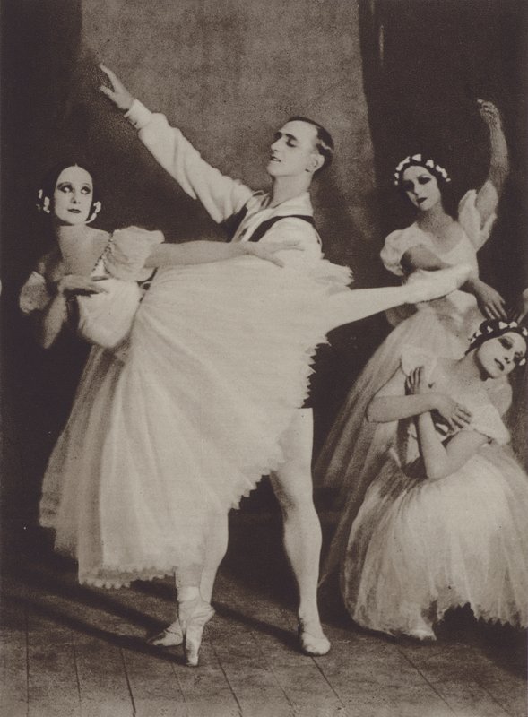 Pavlova avec Novikoff dans "Chopiniana" - Photographer Australian