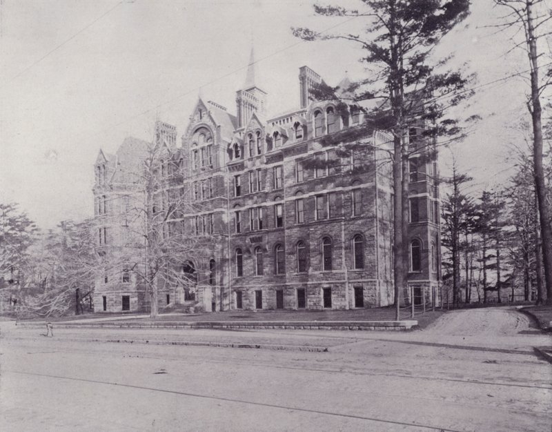 Canada : McMaster Hall, Toronto - Photographer Canadian