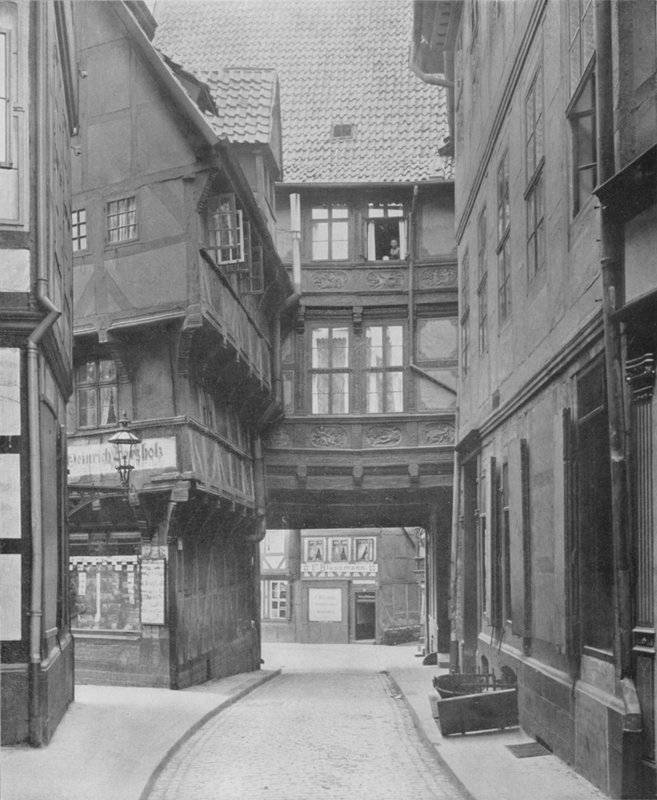 Passage vers la place Andreas - Photographer German